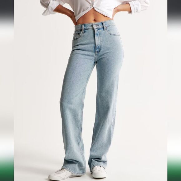 Abercrombie & Fitch The 90s Relaxed Jean High Rise Light Wash 27 / 4S Short - Picture 1 of 7